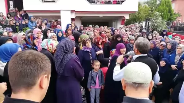 Manisa'da kazada ölen anne ve bebeği toprağa verildi