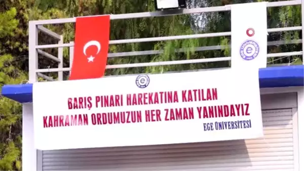 Ege Üniversitesi ailesi Mehmetçiğe 'asker selamıyla' destek verdi