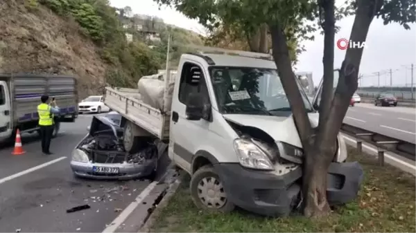 Samsun'da otomobil kamyonetin altına girdi: 2 yaralı