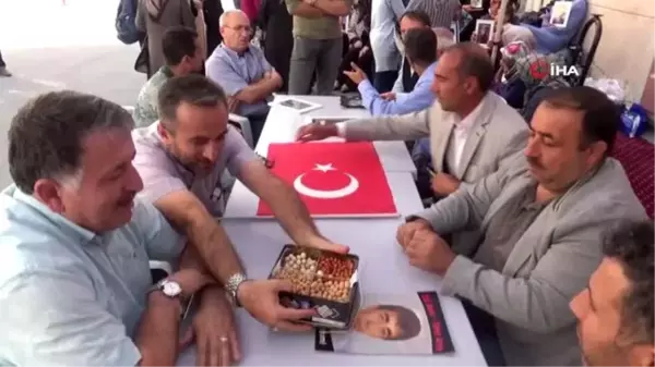 Çorum Belediyesi Kent Konseyi üyelerinden çocukları dağa kaçırılan ailelere ziyaret