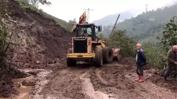 Giresun'daki şiddetli yağış - Yol açma çalışmaları