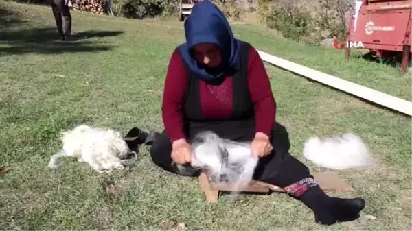 Koyun yününden ürettiği hamam keselerini lüks otellere gönderiyor