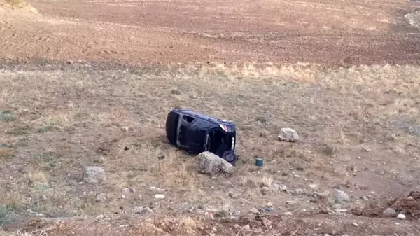 15 yaşındaki çocuk sürücünün kullandığı araç taklalar atarak tarlaya uçtu: 1 ölü, 1 yaralı