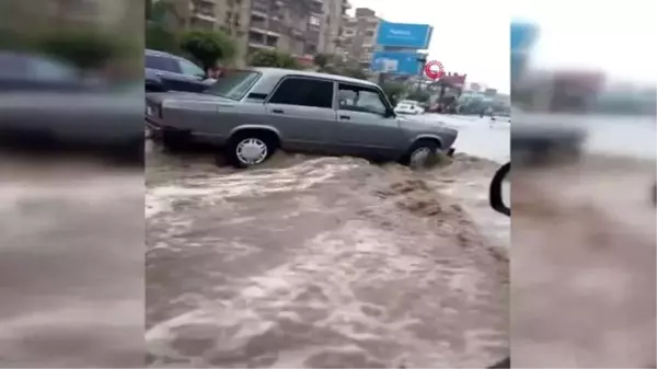 Kahire'de şiddetli yağışlar nedeniyle havalimanını su bastı