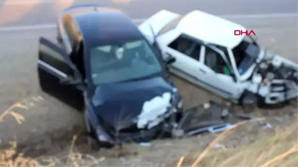 Adıyaman'da iki otomobil kafa kafaya çarpıştı: 4 yaralı