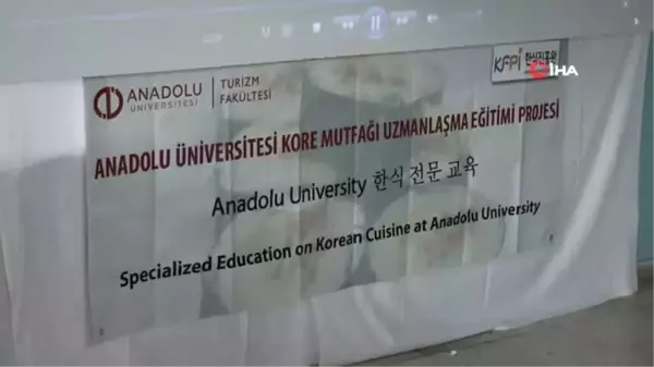 Anadolu Üniversitesi Rektörü Çomaklı mutfakta