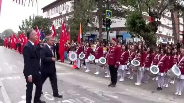 29 Ekim töreninde kaymakam konuşurken yere yığıldı