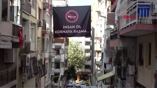 İzmir mahalle sakinlerinden korna sesine afişli çözüm