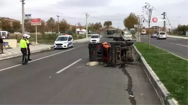 Devrilen forkliftin operatörü yaralandı