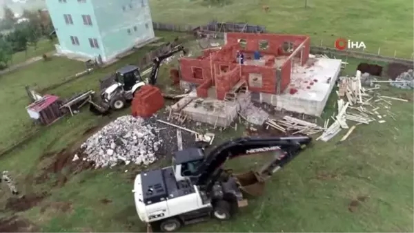 Devlet yıktı, o kaçak yayla evini yeniden yaptı