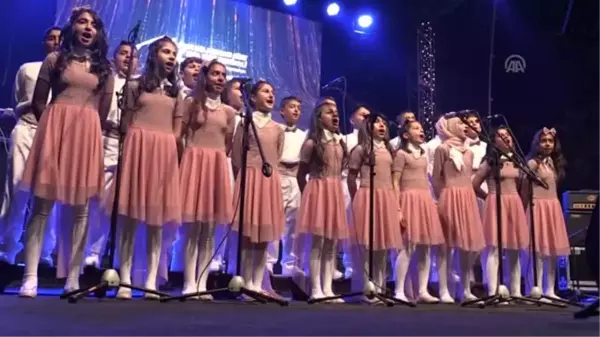 Binlerce kişi Manuş Baba konserini izledi