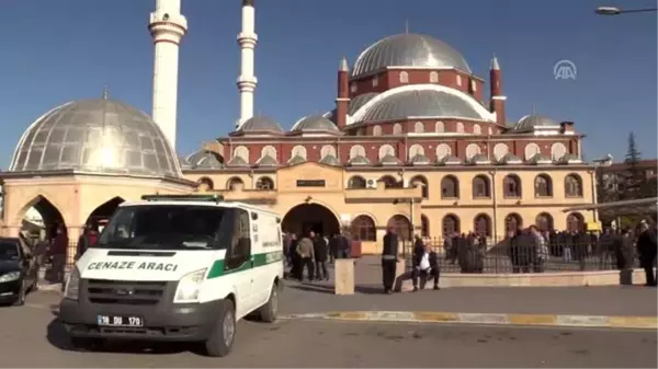 Eski TBMM Başkanı Binali Yıldırım, cenazeye katıldı