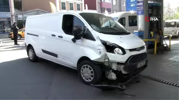 Şişli'de minibüsle motosiklet çarpıştı: 1 ağır yaralı