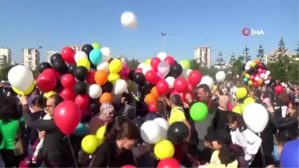 Öğretmenler günü etkinliklerinde 2 bin balon gökyüzüne bırakıldı