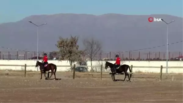 Atçılık ve antrenörlüğü bölümü genç öğrencilerin gözdesi