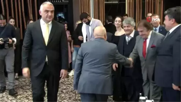 Bakan Ersoy, Emmy Ödülü kazanan Bilginer'i tebrik etti