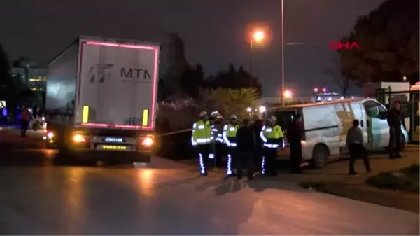 Sancaktepe'de tır'ın altında kalan yaya hayatını kaybetti