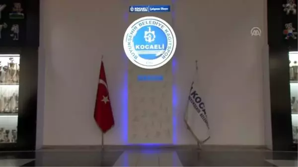 Babalarının yönlendirmesiyle başladıkları karatede madalyaları topladılar