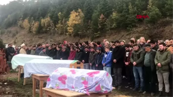 Kastamonu tır'la çarpışan otomobilde ölen 3 kişi toprağa verildi