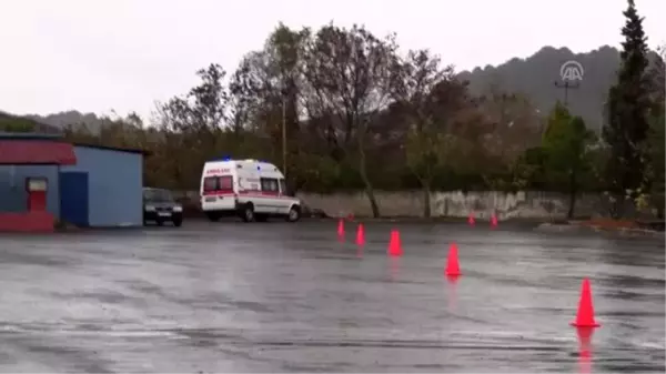 Yalova'da ambulans şoförleri yarıştı