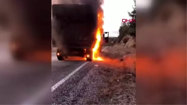 Karabük odun yüklü tır'daki yangını itfaiye söndürdü