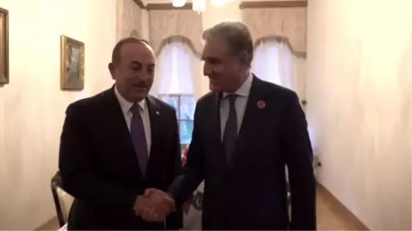 Çavuşoğlu, Pakistanlı mevkidaşı Kureyşi ile görüştü