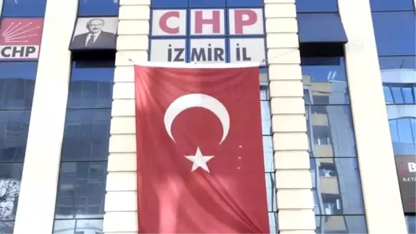 CHP'den FETÖ suçlamasıyla tutuklanan Urla Belediye Başkanı Oğuz'a destek