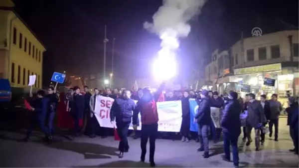 Çin'in Doğu Türkistan politikaları protesto edildi