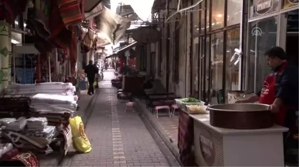 Adıyaman'da tarihi Oturakçı Pazarı esnafı, AA'nın 