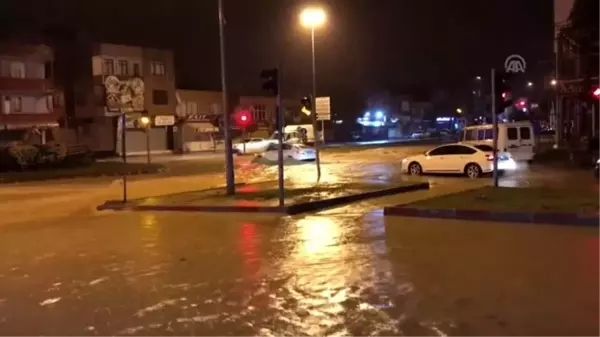 Aşırı yağışlar sulama kanalının taşmasına neden oldu