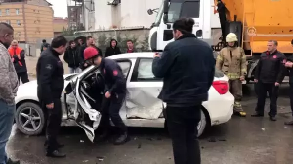 Pendik'teki trafik kazasında iki kişi yaralandı