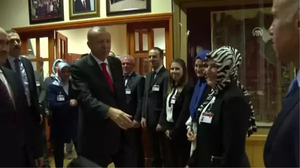 Cumhurbaşkanı Erdoğan, Hereke Halı ve İpekli Dokuma Fabrikası'nda incelemelerde bulundu