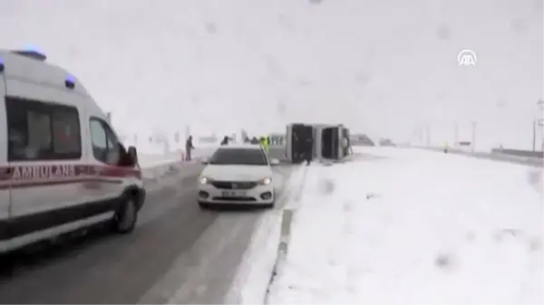 Karaman'da yolcu otobüsü devrildi: 22 yaralı