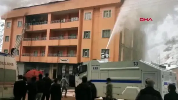 Hakkari çatı yangınına toma'lı müdahale