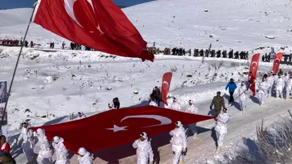 Sarıkamış şehitleri on binlerce kişinin katıldığı yürüyüşle anıldı