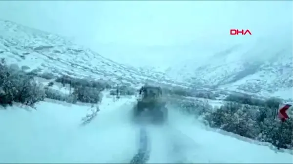 Sivas yolu kapalı köydeki kanser hastası için seferber oldular