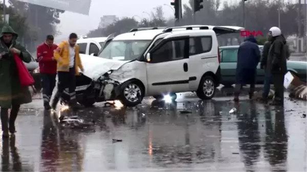 Adana'da etkili sağanak yağış