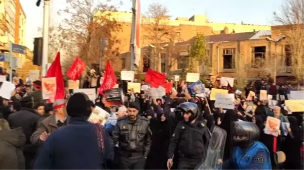 Tahran'da İngiltere karşıtı gösteri düzenlendi (2)