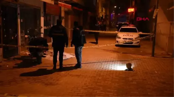 İzmir tartıştığı kişiyi sokak ortasında göğsünden bıçaklayarak öldürdü