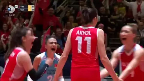 Spor filenin sultanları'nın tokyo yolculuğunu anlatan spiker başak koç final stresimizi kırdık