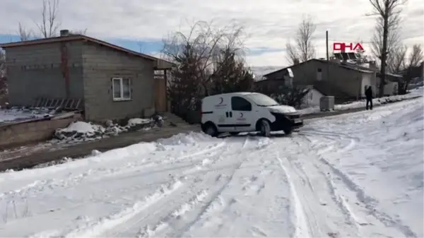 Bayburt doğada aç kalan tavşanlara 'tavşan evi'nde bakıyorlar