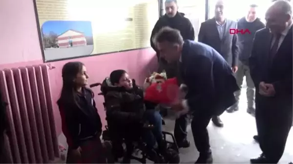 Evde eğitim gören arda'nın karnesi vali çağatay'dan