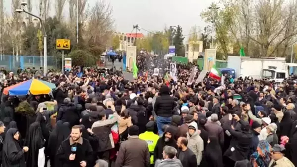 İran'da cuma namazının ardından ABD'ye tepki gösterisi (2)