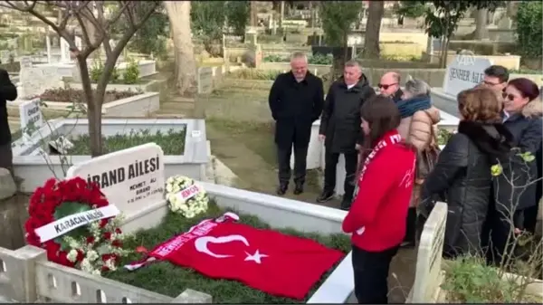 Mehmet Ali Birand vefatının yedinci yıldönümünde mezarı başında anıldı