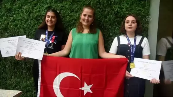 Endonezya'da Türk öğrencilere uluslararası bilim yarışmasında 2 altın madalya