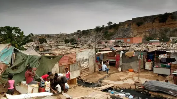 Angola'nın eski devlet başkanının kızı ve damadının ülkeyi nasıl dolandırdıklarını anlatan belgeler basına sızdırıldı