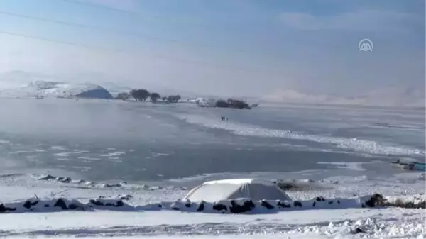 Ahlat'taki Nazik Gölü dondu