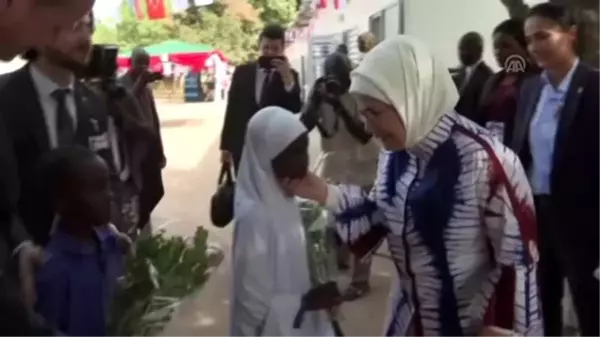 Emine Erdoğan, Gambiya'da cami ve okul açtı (1)