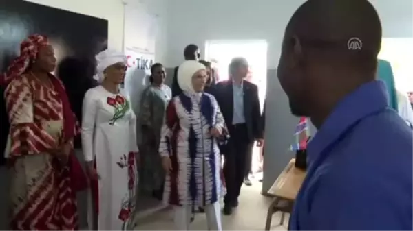 Emine Erdoğan, Gambiya'da cami ve okul açtı (2)