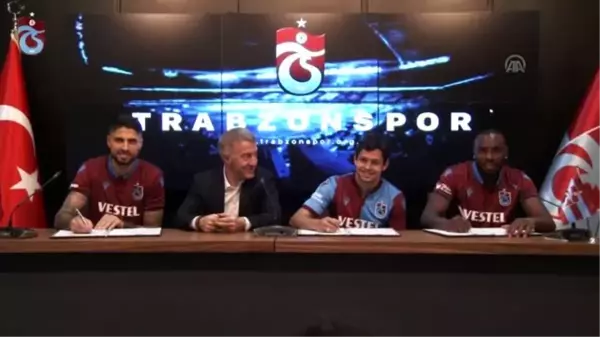 Trabzonspor yeni transferleri için imza töreni düzenledi